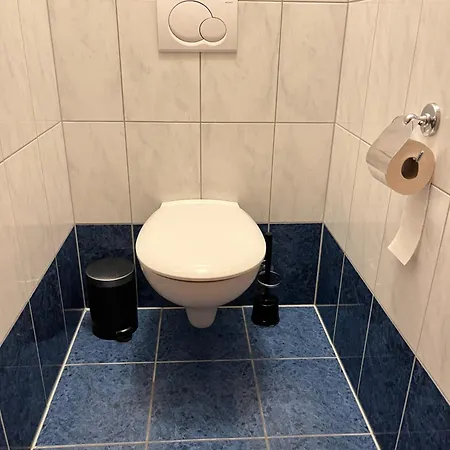 Family Near Moelltaler Gletscher 1 *